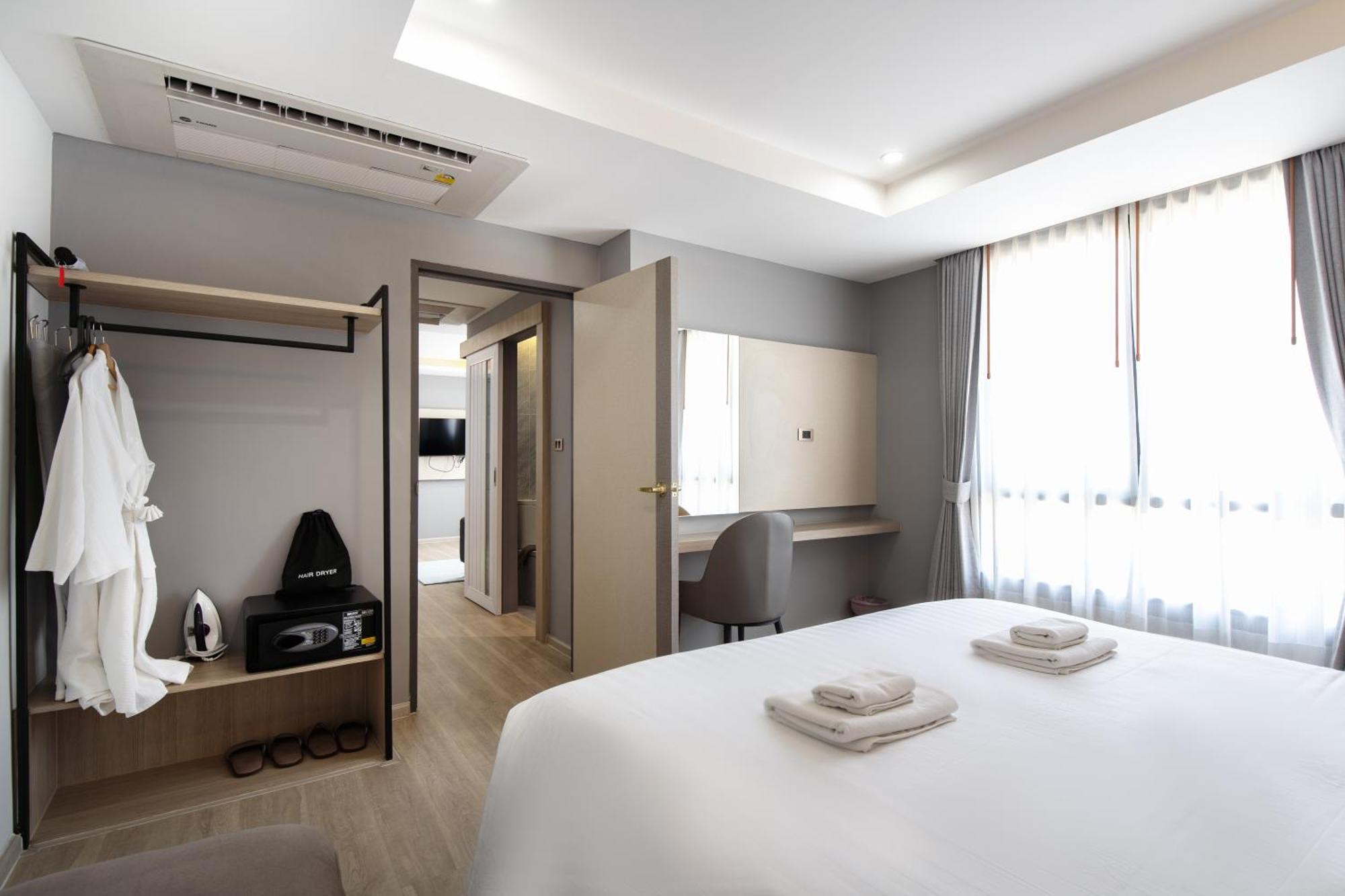 The Riski Hotel At Bangphlat Station Sha Bangkok Buitenkant foto