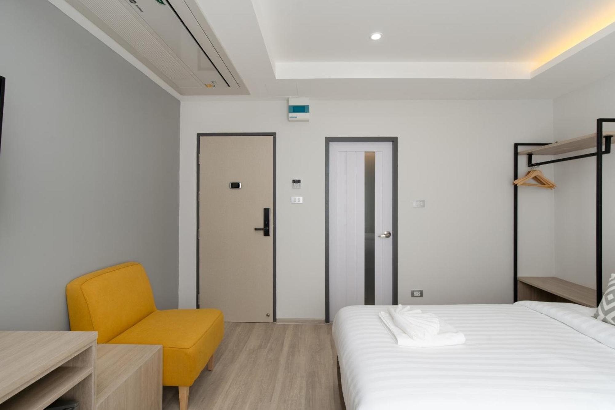 The Riski Hotel At Bangphlat Station Sha Bangkok Buitenkant foto
