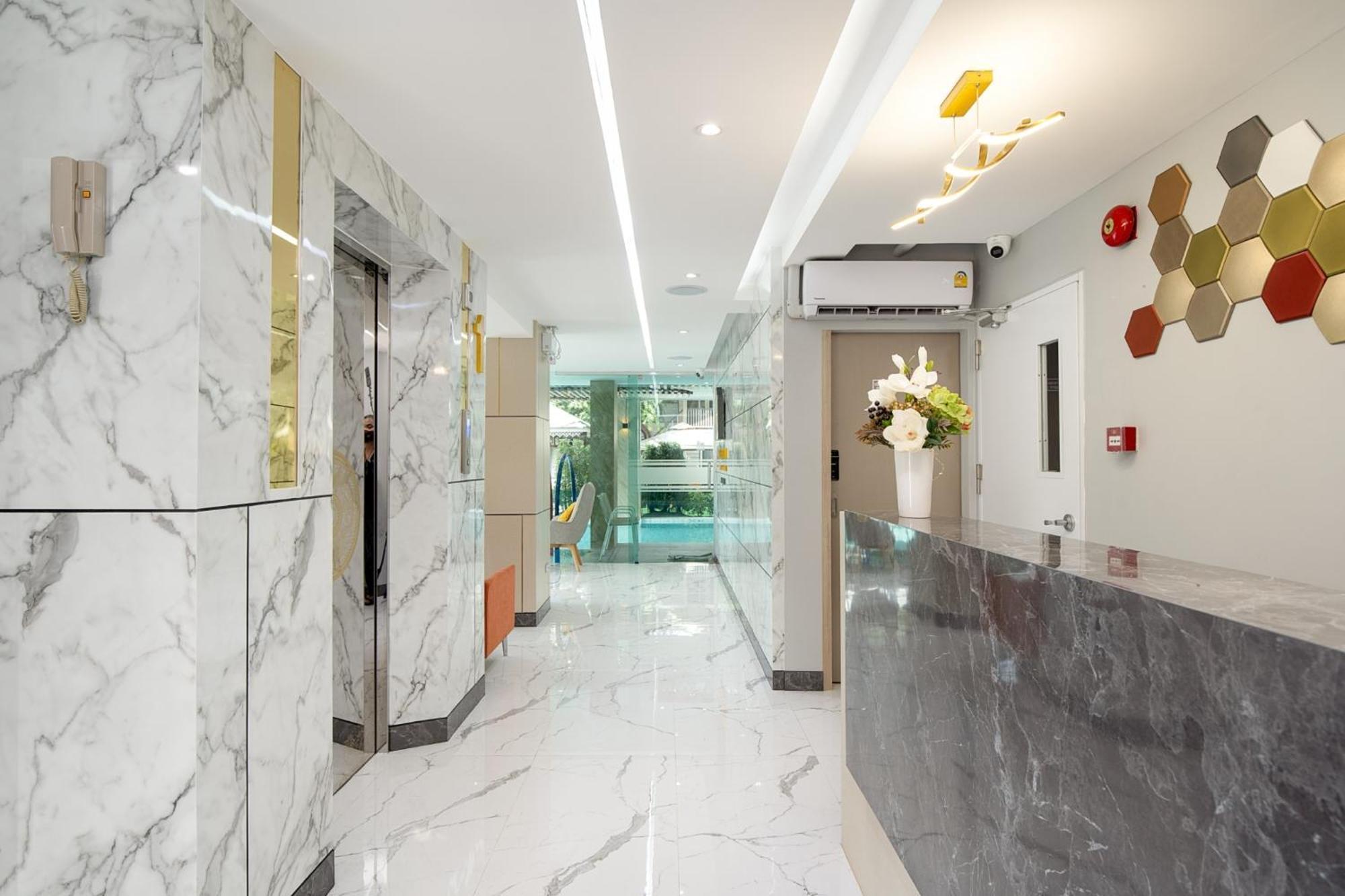 The Riski Hotel At Bangphlat Station Sha Bangkok Buitenkant foto