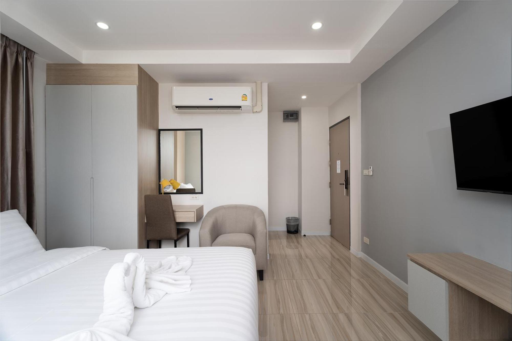 The Riski Hotel At Bangphlat Station Sha Bangkok Buitenkant foto