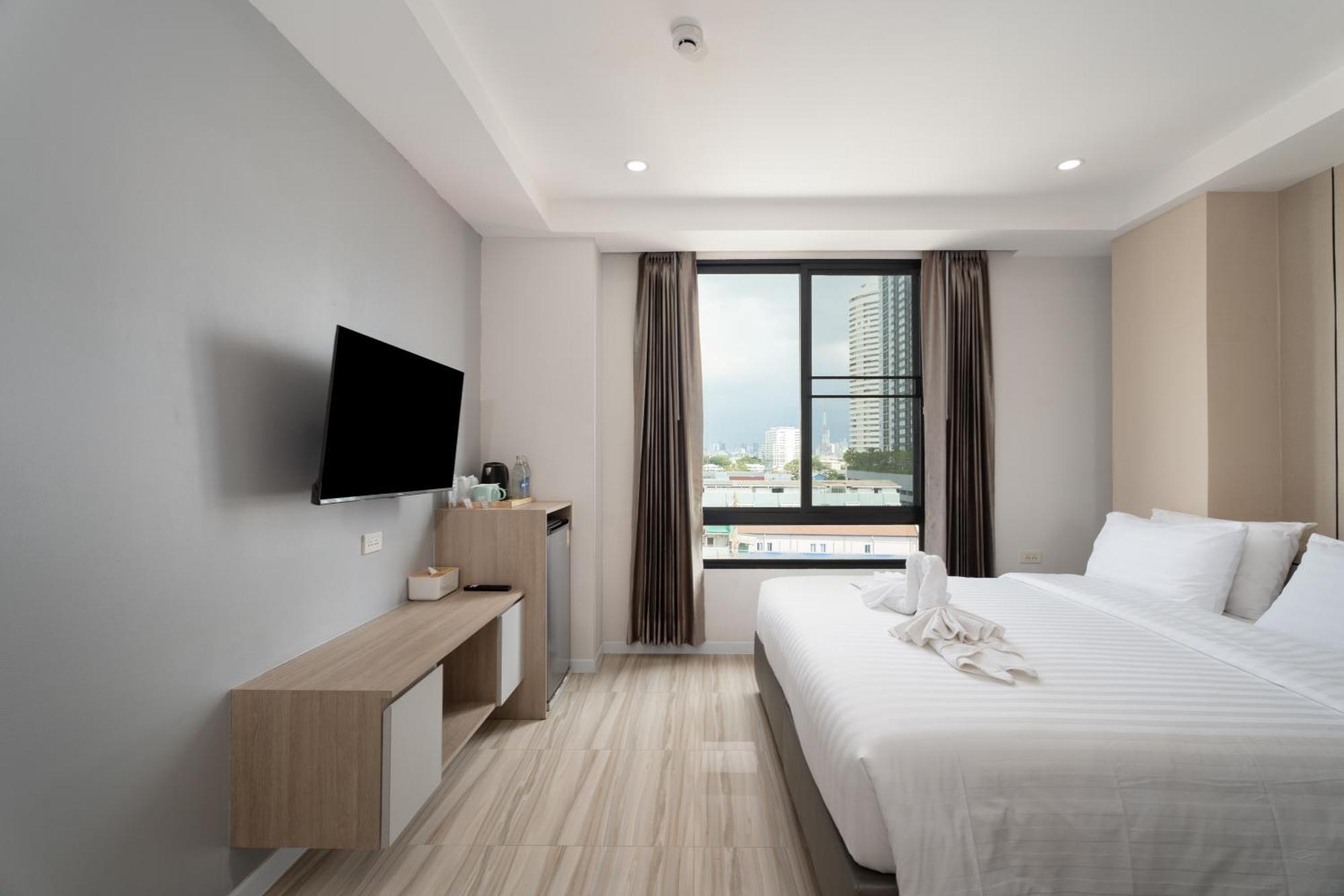 The Riski Hotel At Bangphlat Station Sha Bangkok Buitenkant foto